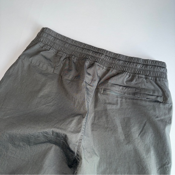 Lululemon Men’s Size Small Athletic Shorts Sage Gray Lightweight Elastic Waist - Picture 4 of 8